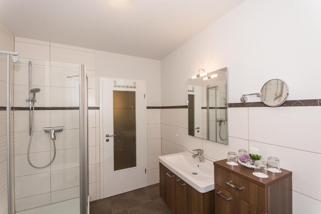 Apartmenthaus Kleiner Falke Binz Exterior foto